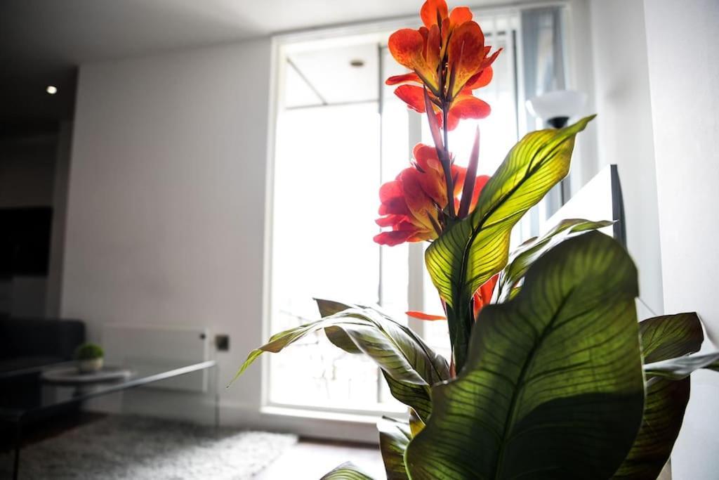 Modern 2 Bedroom Apartment - City Centre - Parking Манчестер Экстерьер фото