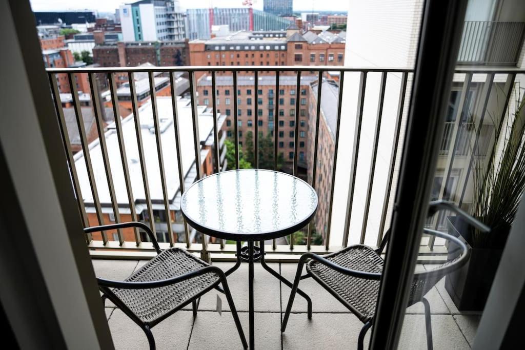 Modern 2 Bedroom Apartment - City Centre - Parking Манчестер Экстерьер фото