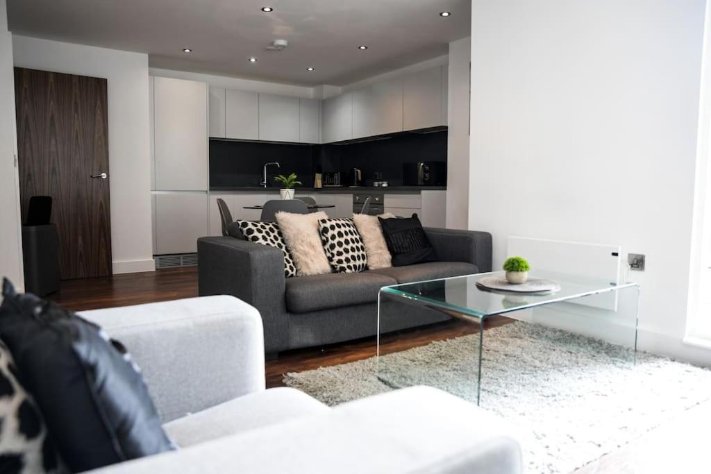 Modern 2 Bedroom Apartment - City Centre - Parking Манчестер Экстерьер фото